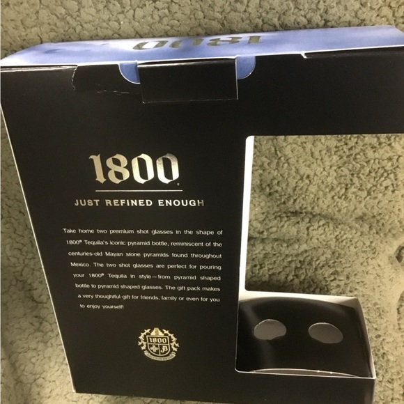 New 1800 Tequila Gift Box - Picture 7 of 7